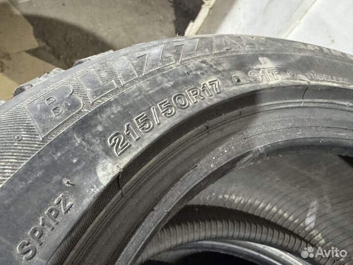 Bridgestone Blizzak Spike-01 215/50 R17