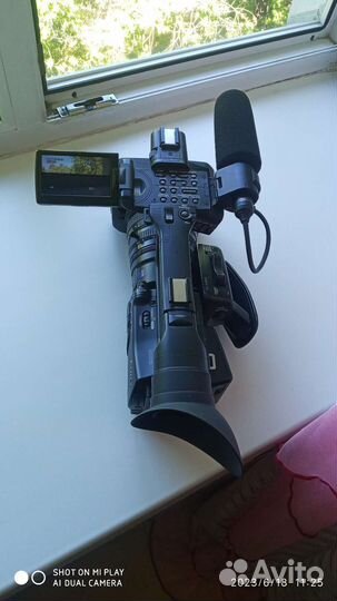 Профессиональная видеокамера sony HVR-Z7 E