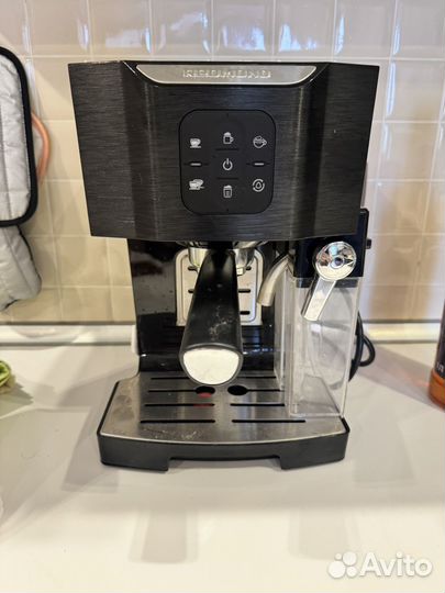 Кофеварка рожковая Redmond RCM-1511