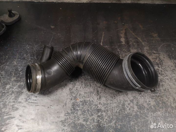 Патрубок воздушного фильтра VAG 3c0129654P/AJ