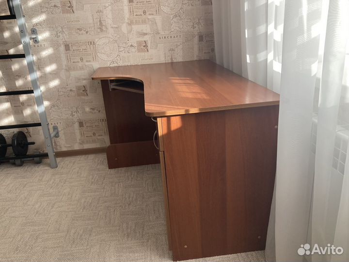 Компьютерный стол