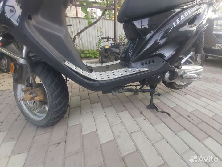 Скутер stels leader 50