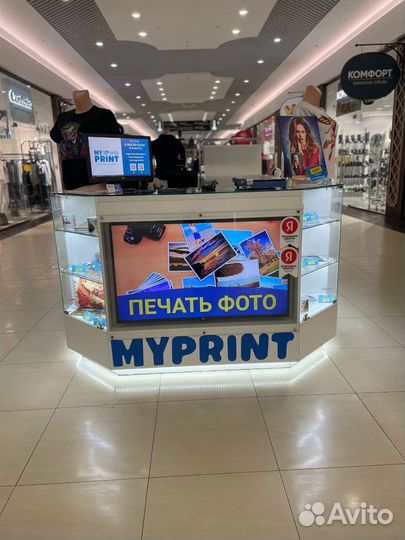 Сотрудник в фотосалон