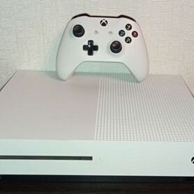 Xbox One s 1tb + play and charge kit