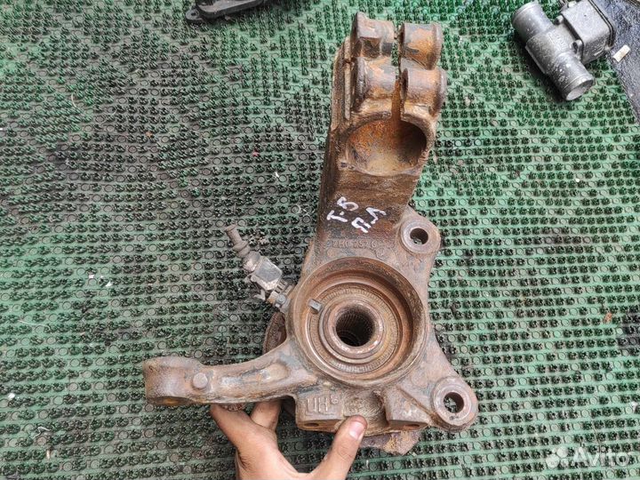 Левый поворотный кулак Volkswagen t5