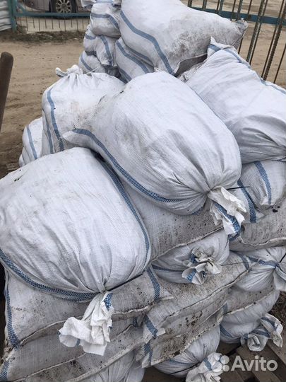 Перегной и чернозем в мешках