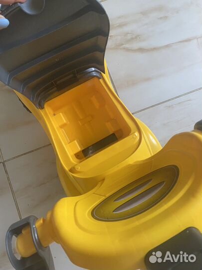 Машинка каталка с родительской ручкой