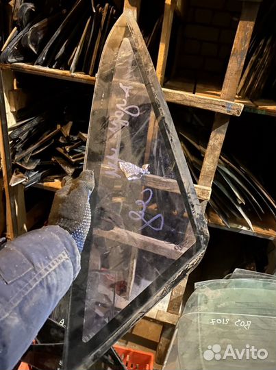 Форточка задняя левая audi 100 седан