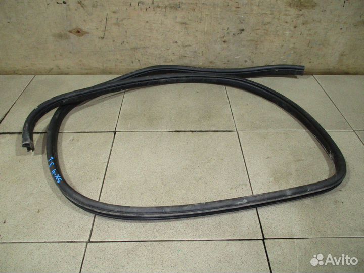 Уплотнитель двери Suzuki SX4 I 2006-2014