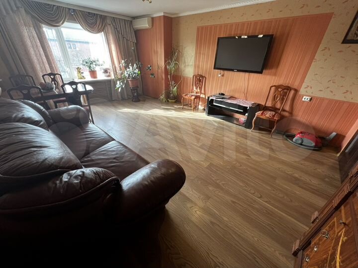 3-к. квартира, 90 м², 1/5 эт.