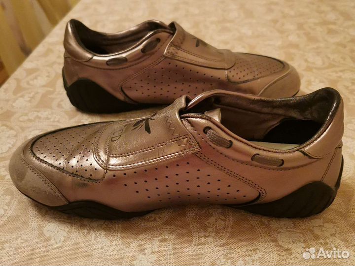 Кроссовки женские, 36