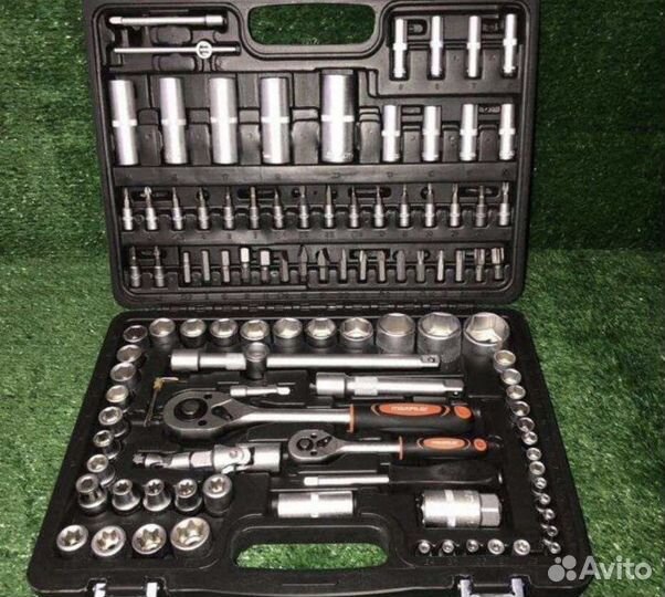 Набор ключей и головок