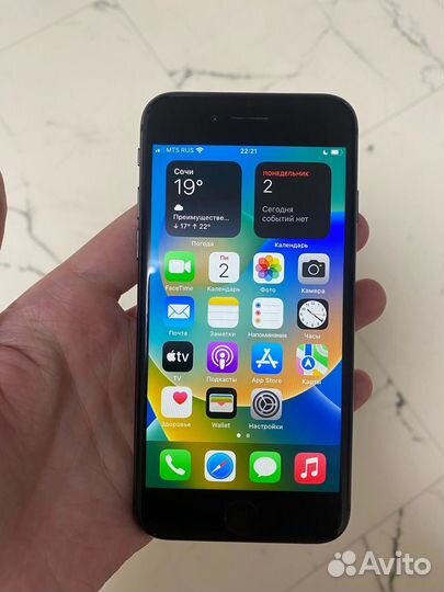 Телефон iPhone 8 64 gb