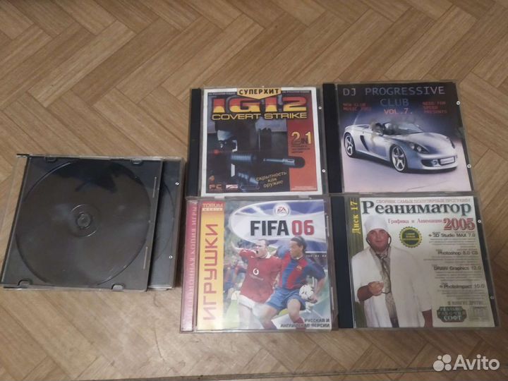 Диски с фильмами и играми