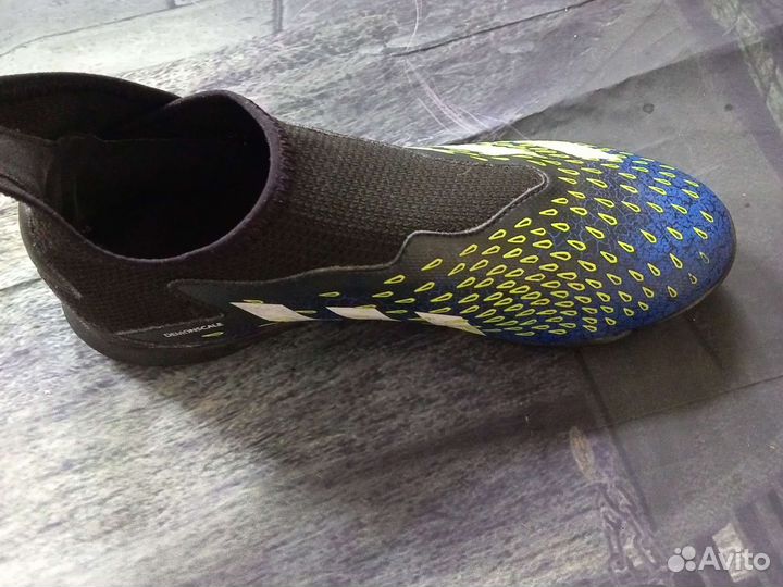 Бутсы adidas predator freak 46 размер