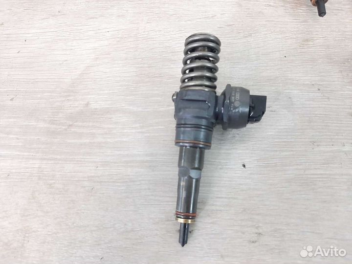 Форсунка топливная Volkswagen Tuareg 1