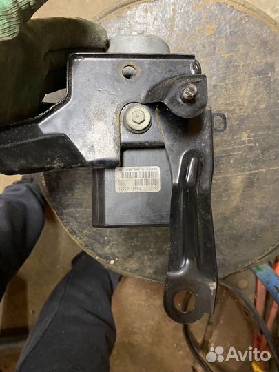 Блок абс toyota avensis