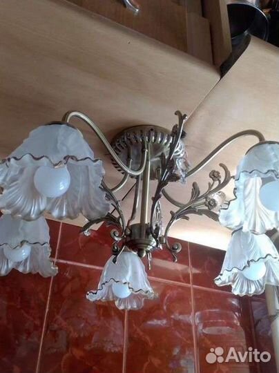 Люстра потолочная,и два бра