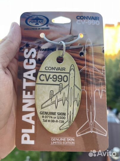 Брелок из фюзеляжа самолета Convair CV-990