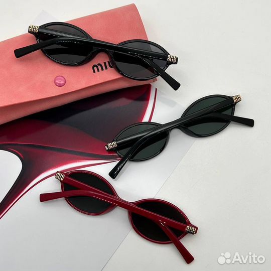 Солнцезащитные очки Miu Miu