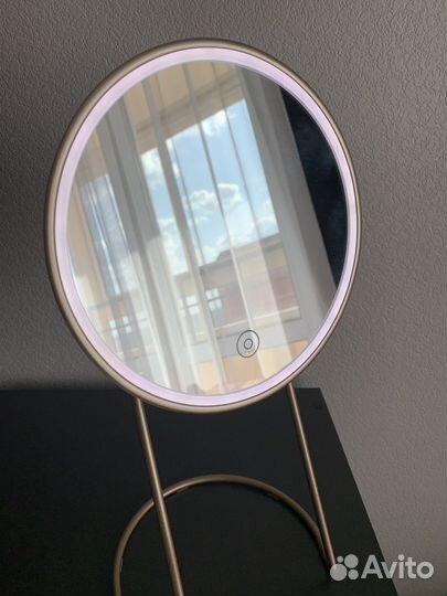 Настольное зеркало с подсветкой