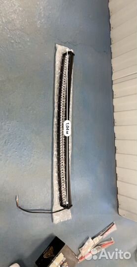 Световая балка желтый и белый свет