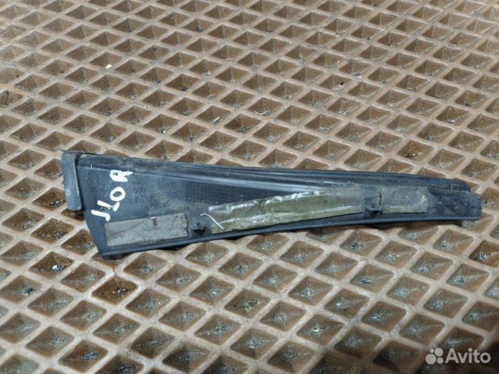 Уголок жабо правый Nissan Dualis J10 MR20DE 2007