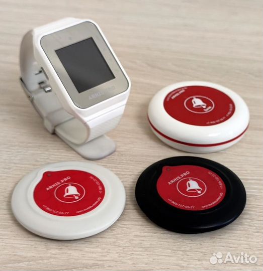 Комплекты вызова персонала: кнопка вызова и часы