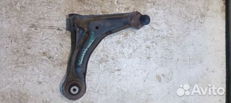 Рычаг передний правый нижний