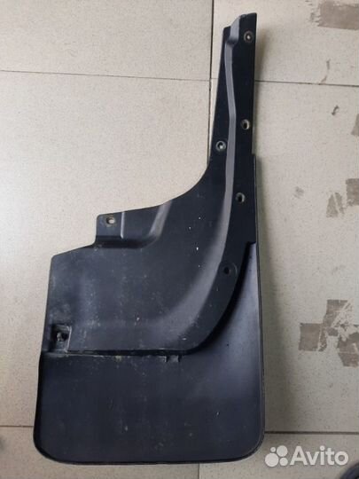 Брызговик задний левый Тoyota Land Cruiser 200