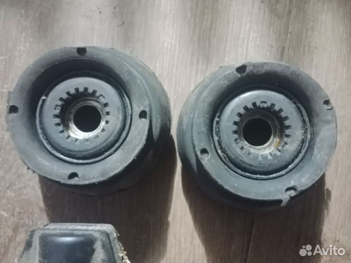 Передние стойки на Volkswagen Polo