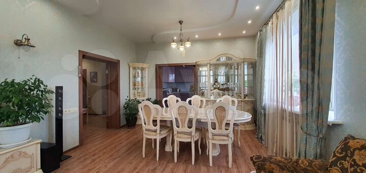 Дом 274 м² на участке 7,3 сот.