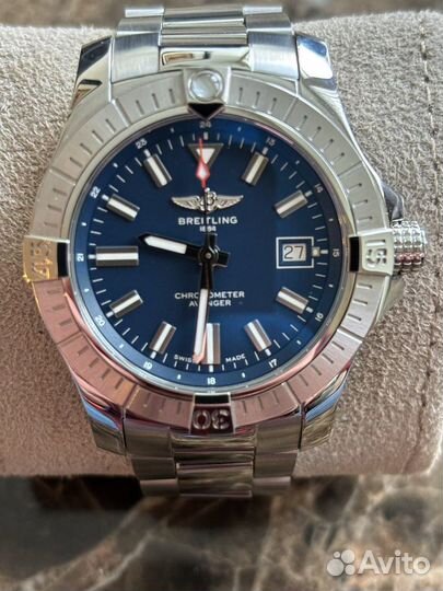 Часы Breitling Avenger 43 Blue