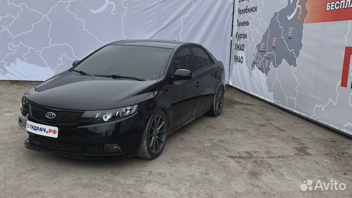 Накладка стекла заднего правого Kia Cerato (TD) 83