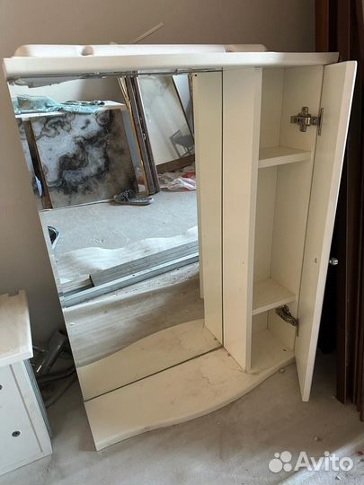 Зеркало с подсветкой и шкафом