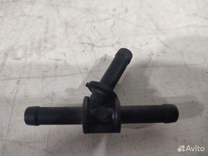 Тройник системы охлаждения Volkswagen Golf 5K5