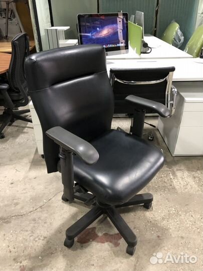 Компьютерное кресло кожаное Немец
