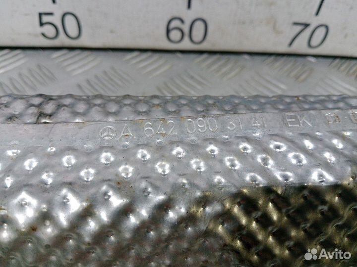 Б/У Кронштейн воздушного фильтра правый#002