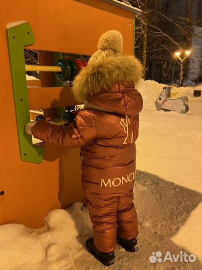 Костюм зимний для девочки Moncler 92р