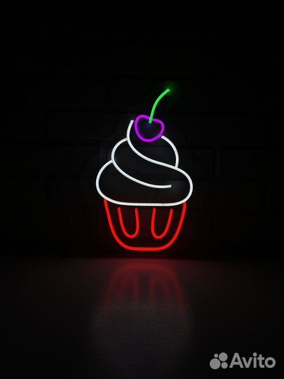 Неоновая вывеска пирожное