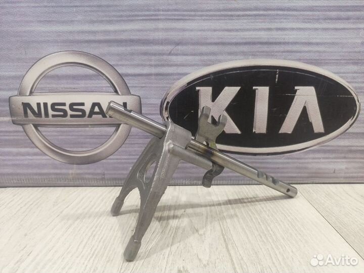 Вилка пятой передачи переключения скорости Renault