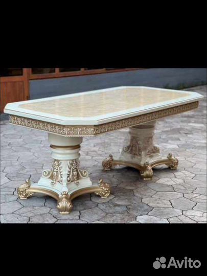 Стол и стулья