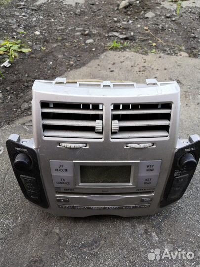 Штатное головное устройство Toyota Yaris