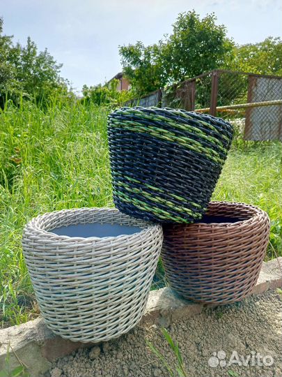 Кашпо из искусственного ротанга