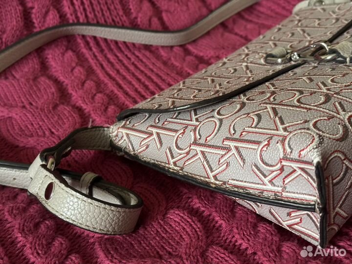 Сумка кросс-боди Calvin Klein