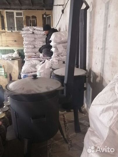 Казан чугунный 12 л с печкой и трубой