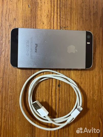 Телефон iPhone 5s