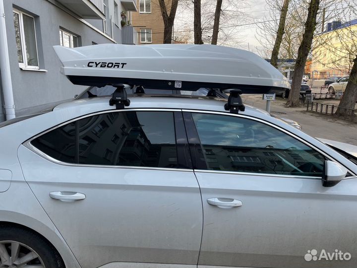 Автобокс cybort F1 (206х80х33) белый на Skoda
