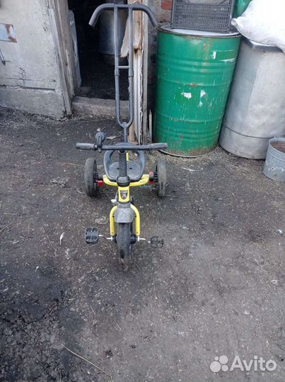 Трехколесный детский велосипед с ручкой бу