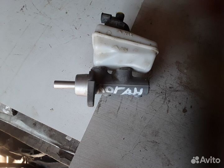 Логан сандеро ларгус главный тормозной